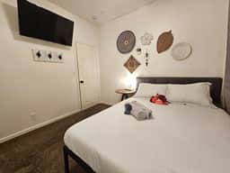 Boho Chic Room w/ TV • 5 Min To Downtown & Balboa