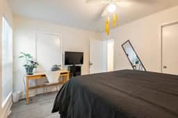 Riverside Stay: Cozy Room near DT Austin & Airport