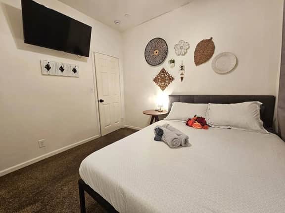 Boho Chic Room w/ TV • 5 Min To Downtown & Balboa