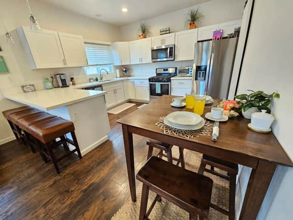 Boho Chic Room w/ TV • 5 Min To Downtown & Balboa