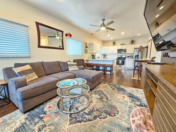 Boho Chic Room w/ TV • 5 Min To Downtown & Balboa