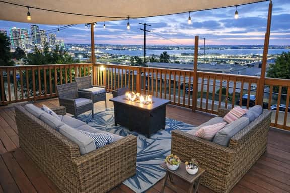 Epic City Views • 2 Decks, 2 Jacuzzis, Sleeps 17