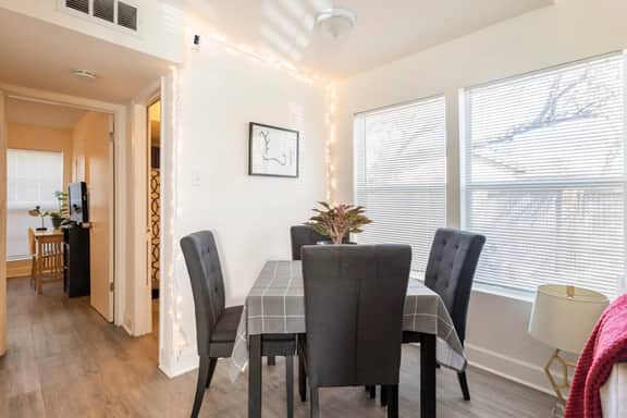 Riverside Stay: Cozy Room near DT Austin & Airport