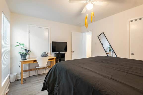 Riverside Stay: Cozy Room near DT Austin & Airport