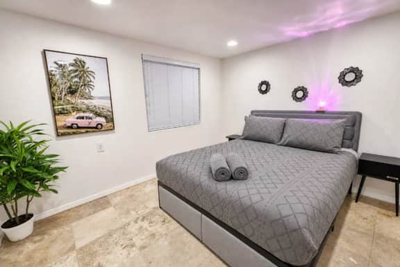 Room Rental - Heart Of Little Italy Fun