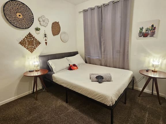Boho Chic Room w/ TV • 5 Min To Downtown & Balboa
