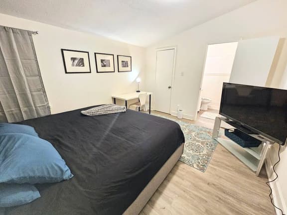 ️Private King Suite w/ Ensuite Bath Near Downtown