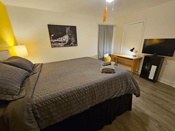 Riverside Stay: Cozy Room near DT Austin & Airport